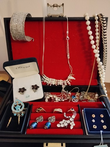 Jewellery reseller job - reseller, lot