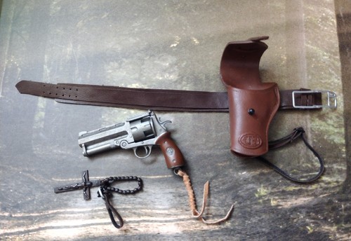 Sideshow hellboy pistol - sideshow,