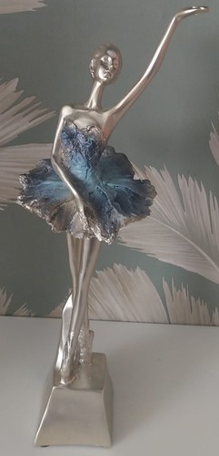 Ballerina girl figurine - girl,