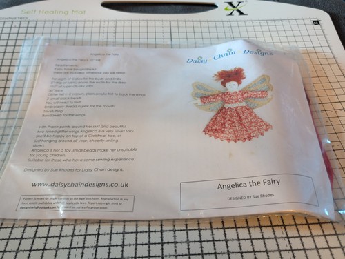 Daisy chain designs angelica - daisy,
