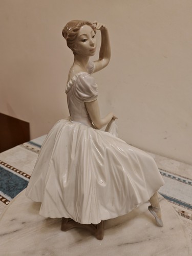 Lladro ballerina figure - lladro,