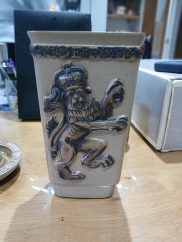 25cm high poole pottery - 25cm,