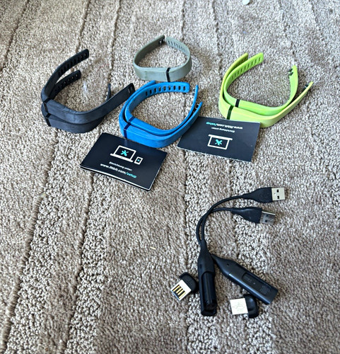 Fitbit flexes with 7 - flexes,