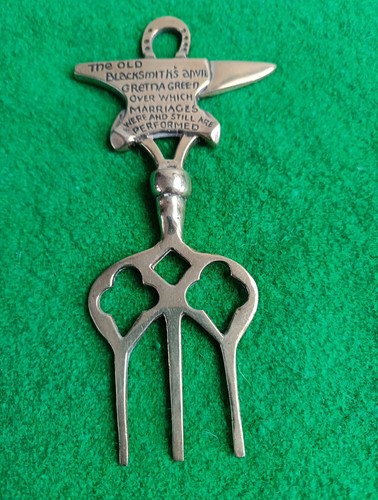 Vintage gretna green - green, brass