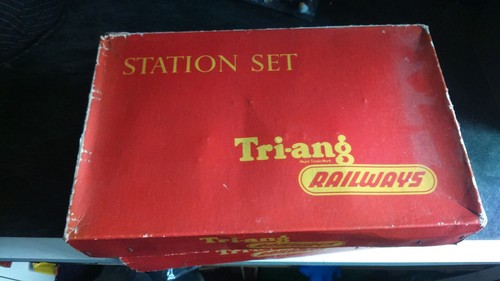 Hornby triang r81 station - hornby,