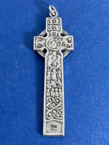 Stunning vintage solid silver - stunning,