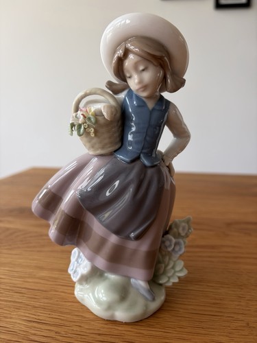Lladro sweet scent figurine - 'sweet, scent'