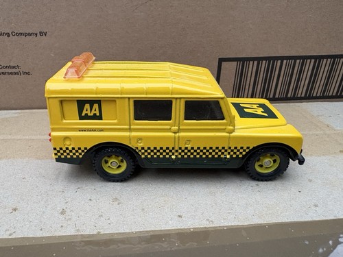 Corgi land rover station - land,