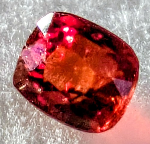 Red spinel ct cushion - ,