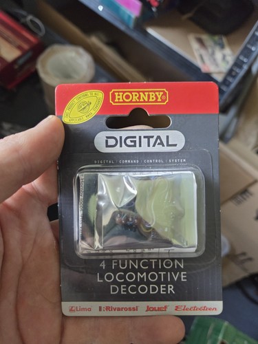 Locomotive decoder dcc pin - , 4