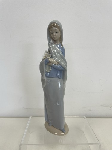 Lladro figurine girl with - lladro,