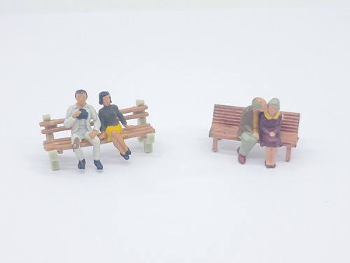 Preiser figures sitting people - preiser,