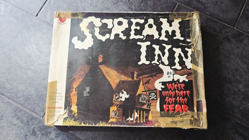 Vintage 1970 scream - scream, inn