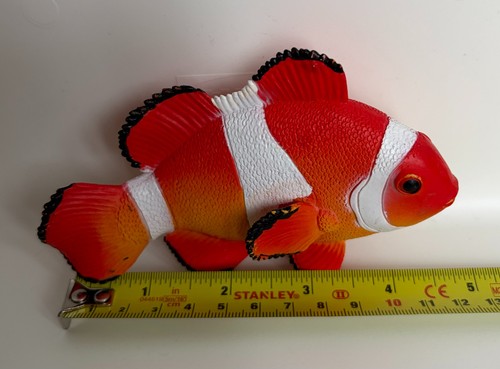 Plastic clown fish finding - plastic,