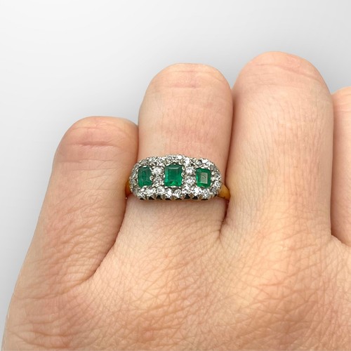Gold ring emerald - gold, diamond