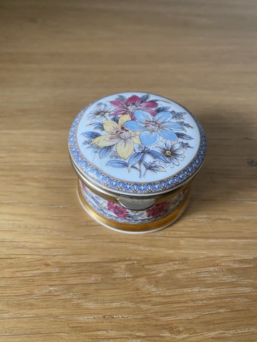Past times bone china - past,