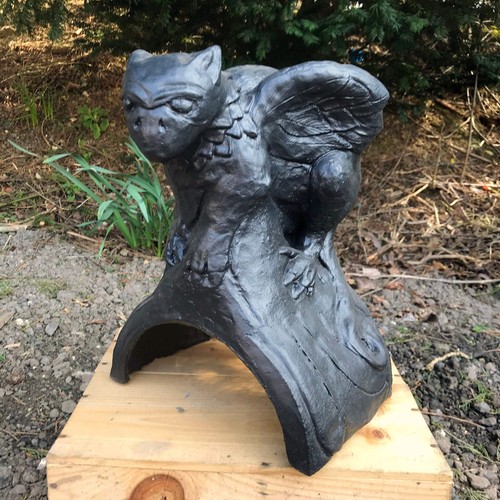 Baby griffin roof - finial, half