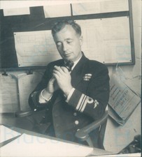 Royal navy officer - officer, lieutenant