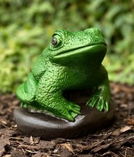 Outdoor frog statue Concrete frog figurine Green frog ornament Frog lover gift