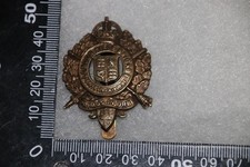 BRITISH ARMY METAL CAP BADGE