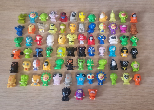 Gogo crazy bones lot 75 - lot,
