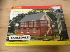 Lot..722F..OO GAUGE HORNBY SKALEDALE R9635 GREAT NORTHERN SIGNAL BOX........#10#