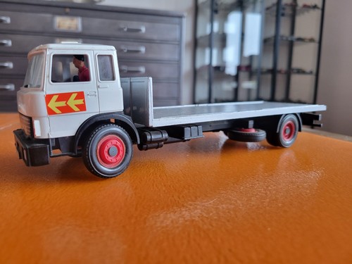 1981 britains farm 9582 - 1:32,