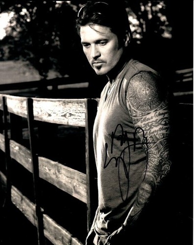 Billy ray cyrus signed 8x10 - ray,