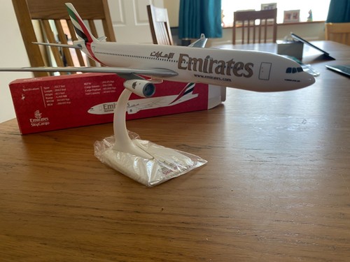 Emirates boeing 777 300f - boeing, 777-300f