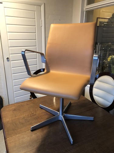 Arne jacobsen for fritz hansen - arne,