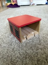 Brio Style Train Track: Engine Shed