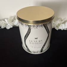 Old round luxury bathing - round,
