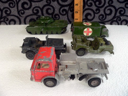 Dinky toys tank jeeps - x,