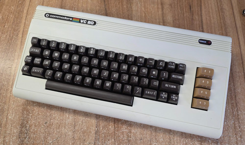 Computer - (vic, 20)