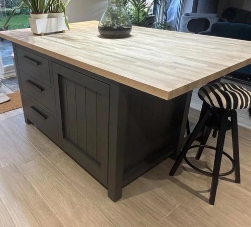 Very large kitchen - very,