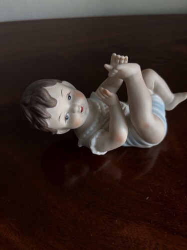 Vintage piano baby figurine - piano,