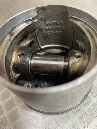 Triumph piston wellworthy - piston,