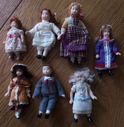 Seven porcelain dolls house - seven,
