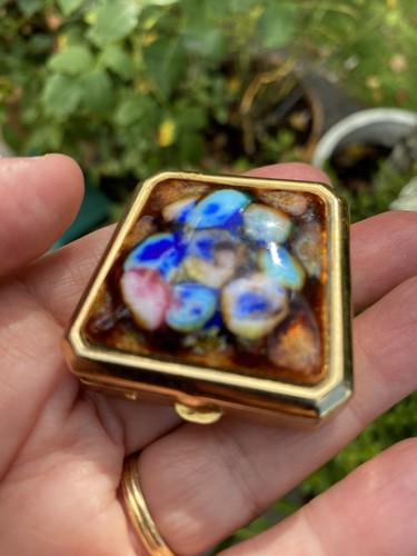 Beautiful vintage pill box - beautiful,