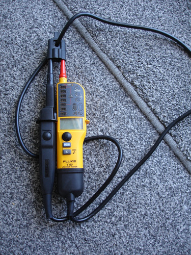 Fluke t130 pole voltage - fluke, 2