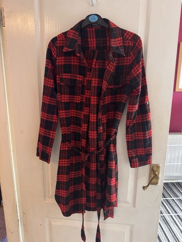 Select red and black shirt - red,