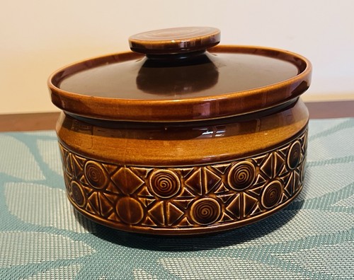 Beswick serving dish - dish, lid