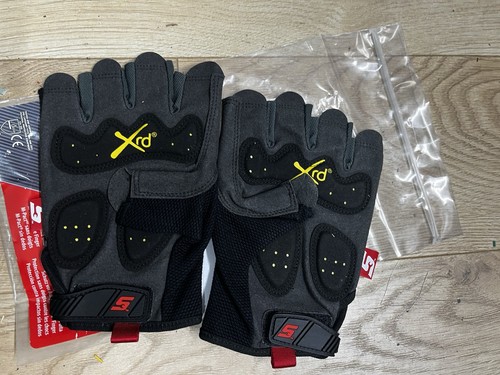 Snap fingerless mechanics - on,