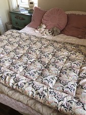 Beautiful Paisley Eiderdown ,vintage. Feather Fill.