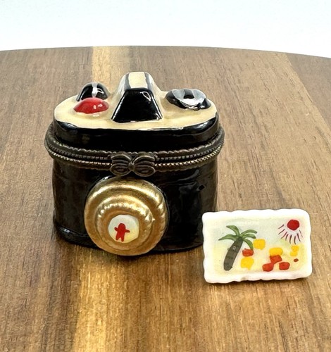 Porcelain hinged trinket box - hinged,