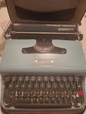 REDUCED!  Vintage 1960s British Olivetti Lettera 22 Typewriter In Carry Case