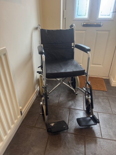 Folding wheelchair
