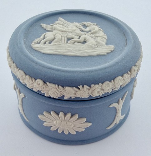 Wedgwood jasperware blue - wedgwood,
