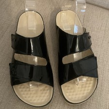Vital Shoes Two-Strap Black