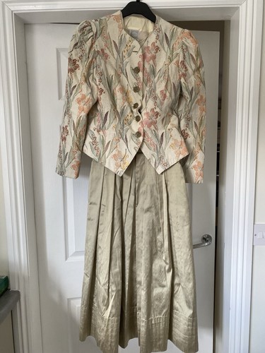 Eger skirt suit size 8 - eger,